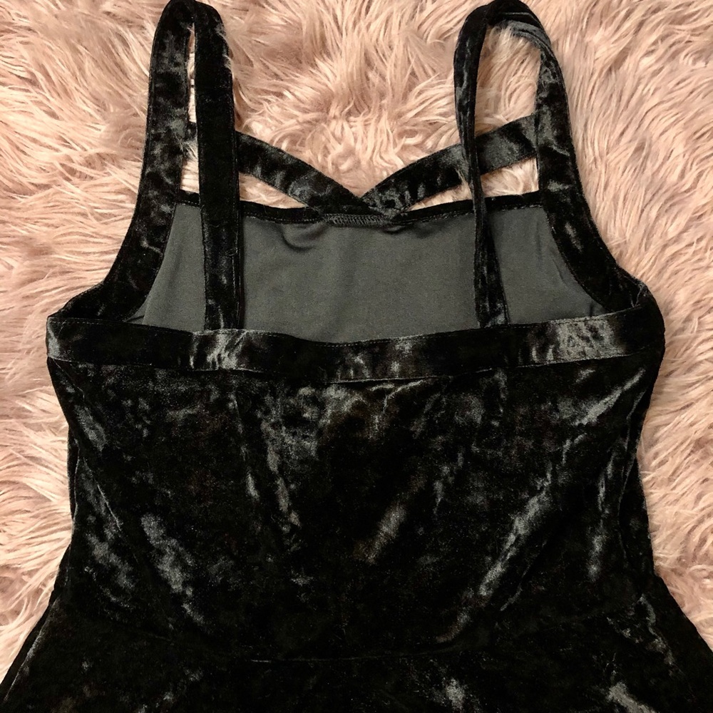 Black Velvet Dress! 🖤 - Picture 6 of 8